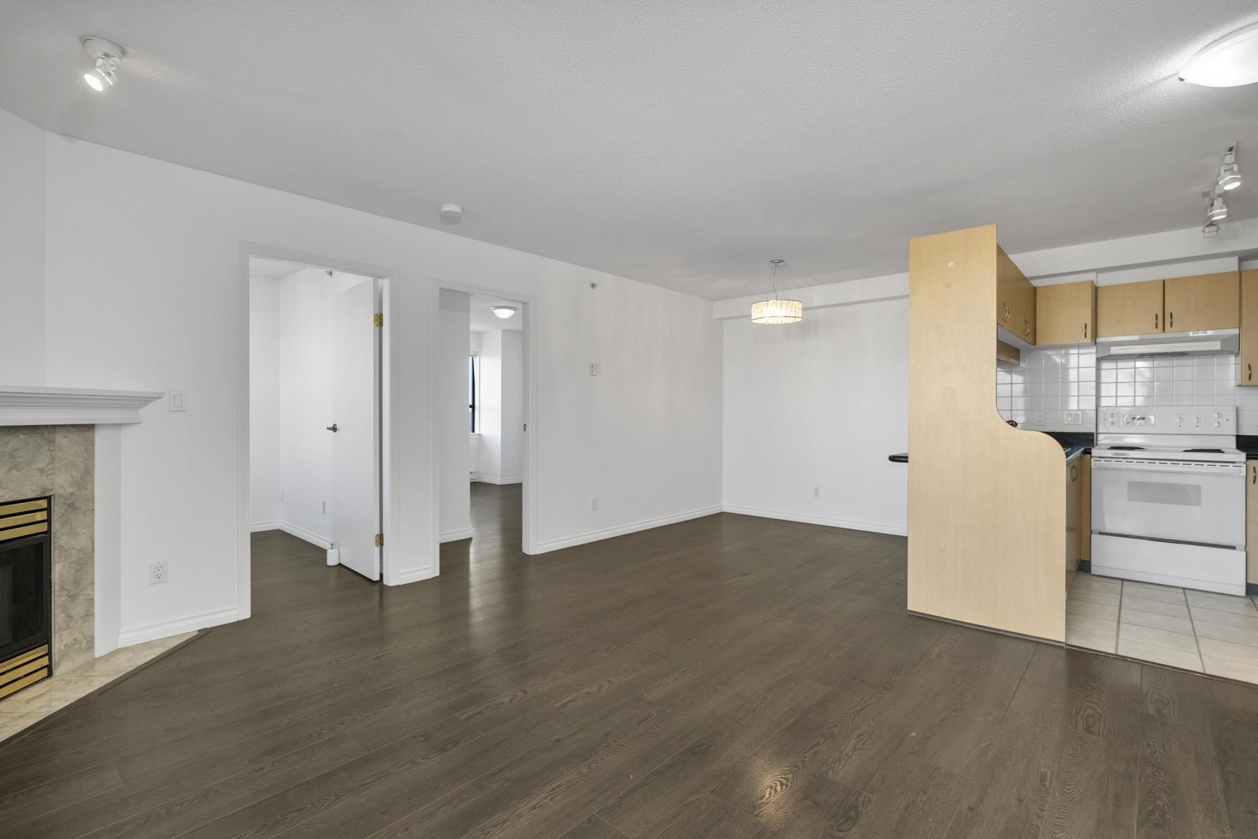 1106 6611 Cooney Road Richmond For Sale, R3089445 - StrawHomes.com