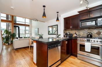 425 10 Renaissance Square New Westminster For Sale, R3098588 ...